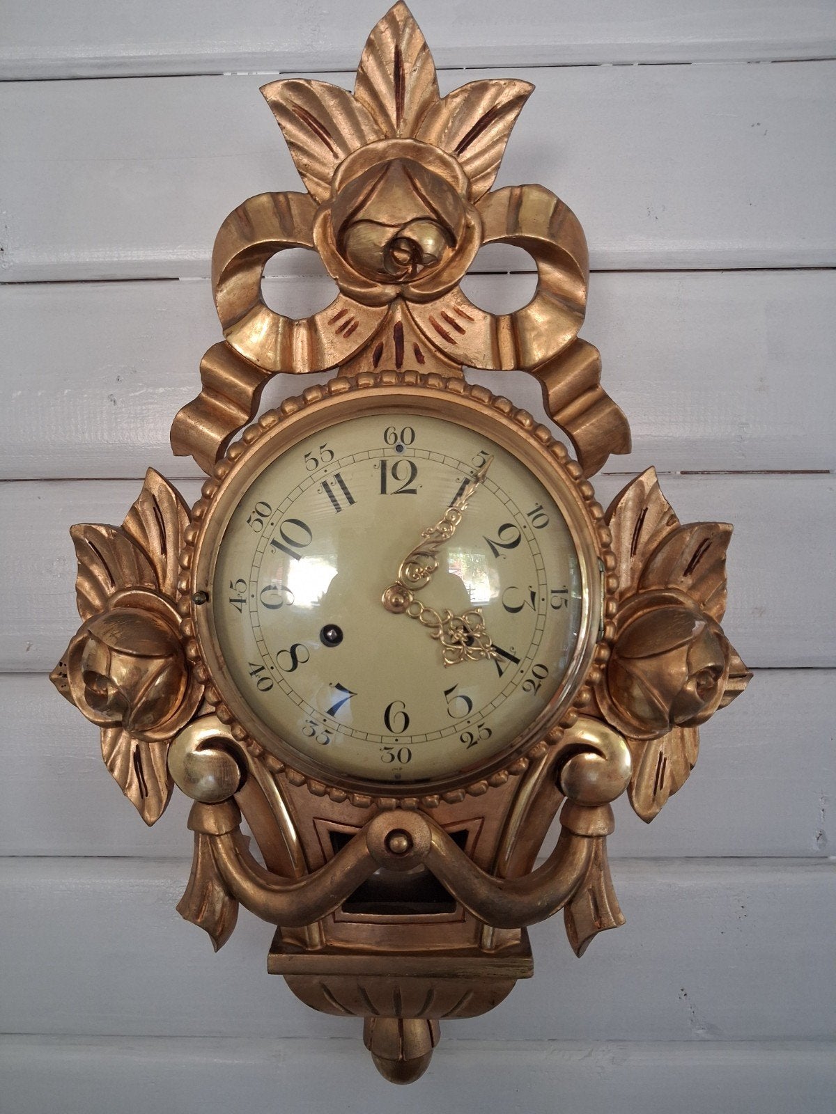 Antieke goudkleurige wandpendule - herstelobject, Antiek en Kunst, Ophalen