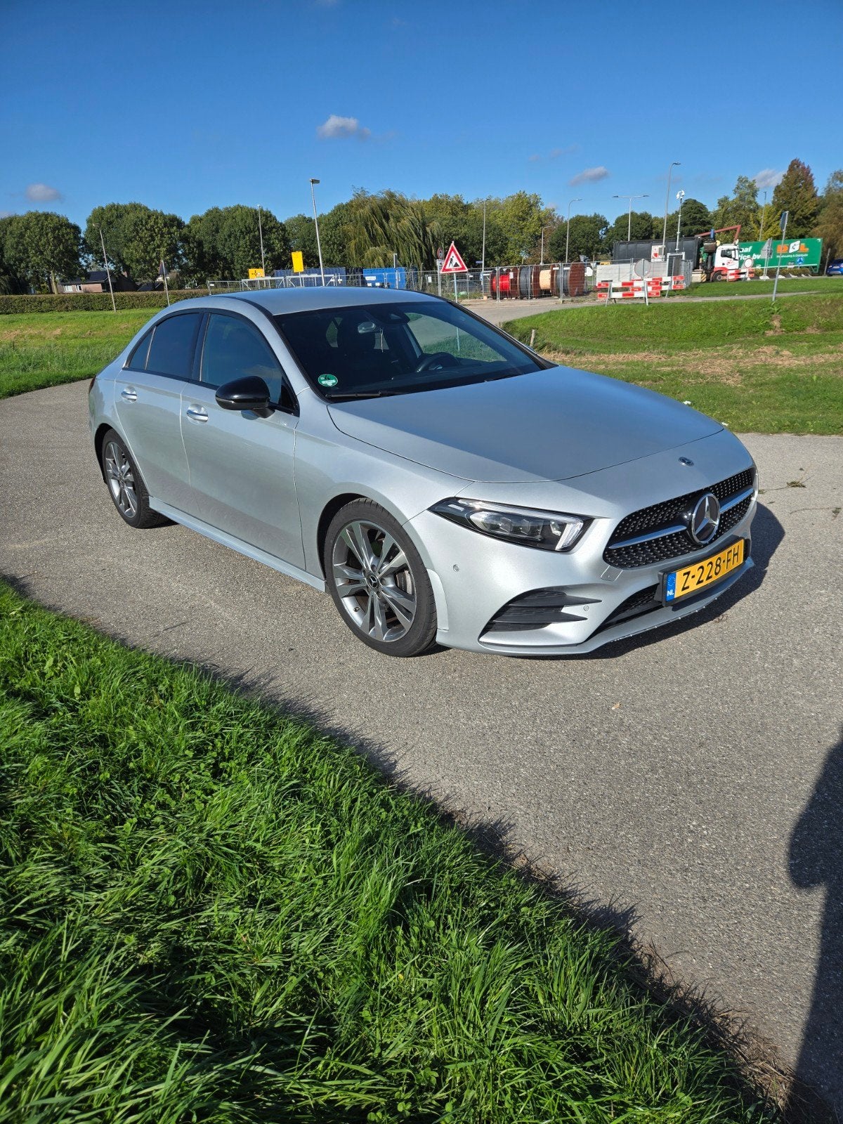 Mercedes-Benz A-Klasse A 180d Sedan 116pk 8G -DCT 2022 Grijs, Auto's, Dealer onderhouden, 4 cilinders, Bedrijf, Diesel
