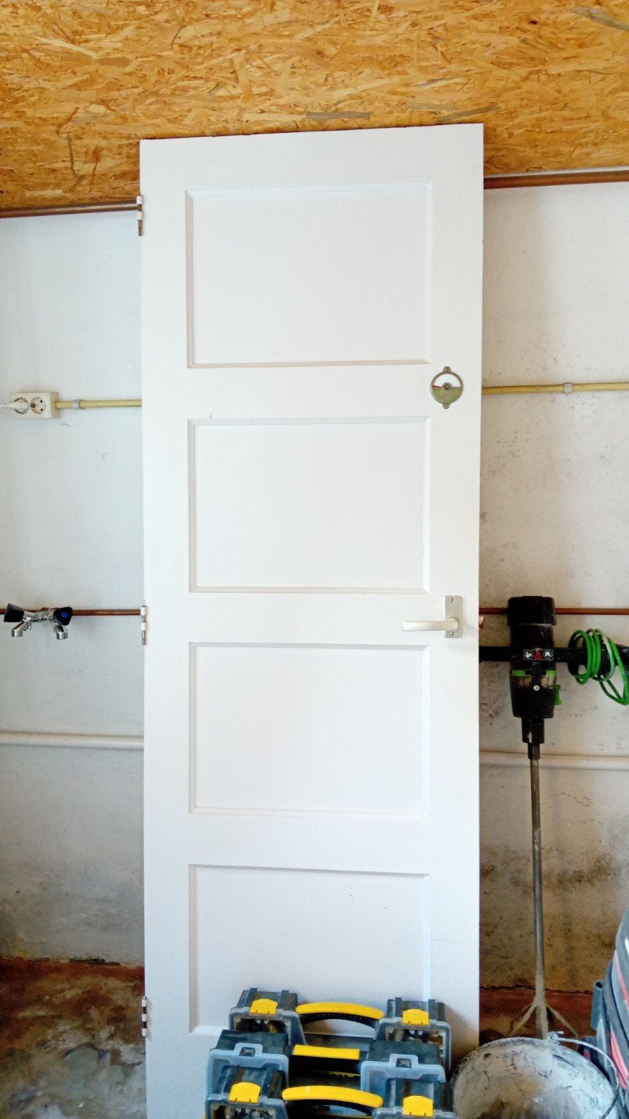 Witte paneeldeur en deurbeslag, Doe-het-zelf en Verbouw, Ophalen, Gebruikt, 80 tot 100 cm, Binnendeur