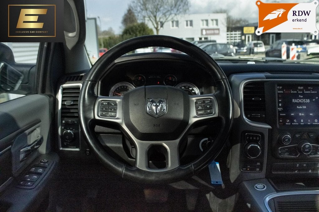 Dodge Ram 1500 4X4 5.7 V8 4x4 Crew Cab | LPG | Alpine | Pano, Automaat, Gebruikt, 5654 cc, Zwart