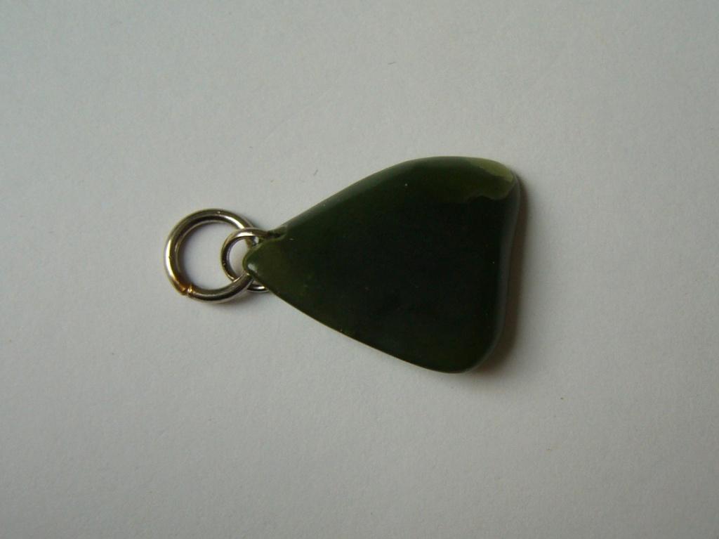 groen jade hanger edelsteen mineraal hangertje Jadeiet, Ophalen of Verzenden, Zo goed als nieuw, Steen of Mineraal, Met edelsteen
