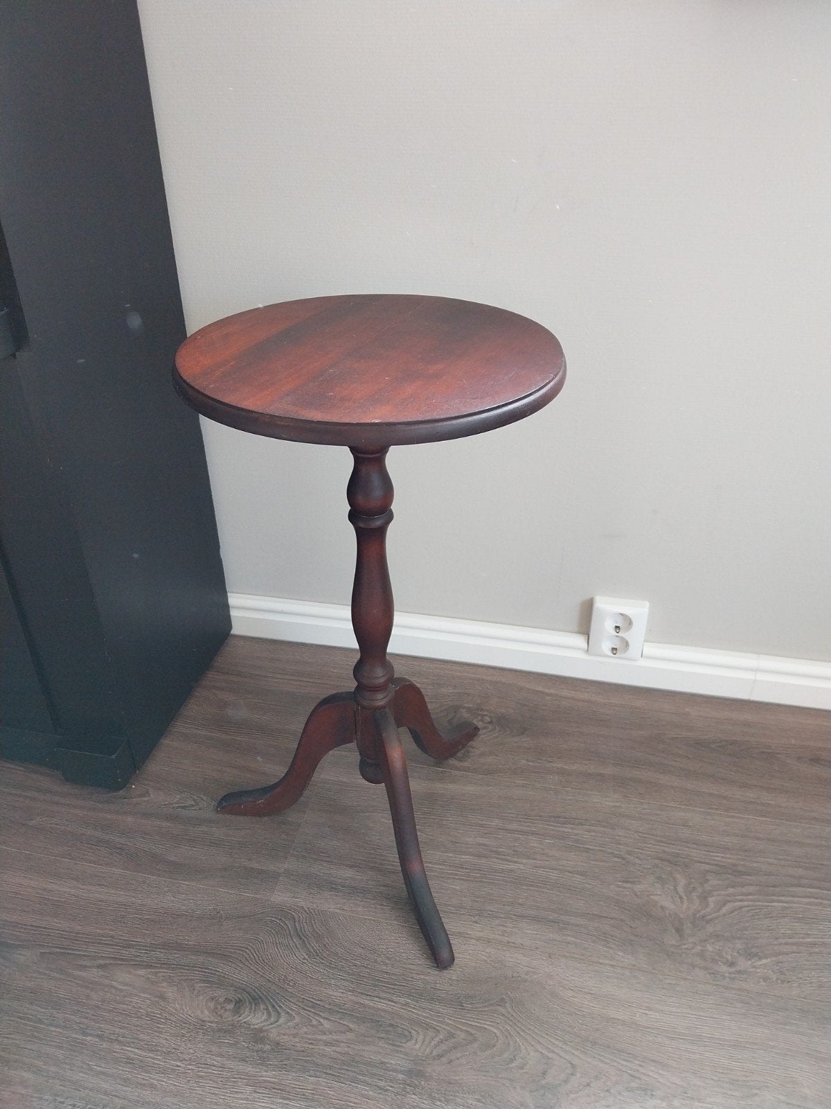 Houten bijzettafel - wijntafel, Huis en Inrichting, Ophalen, Rond