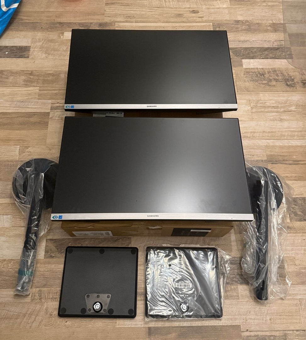 2x Samsung LS24R650FDUXEN Monitoren - Full HD, IPS, 24"
