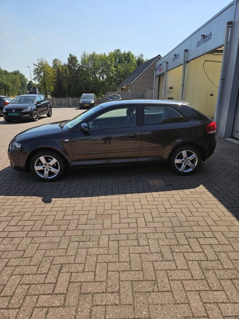 Audi A3 1.8 TFSI Attraction Pro Line Business, Voorwielaandrijving, Automatische klimaatregeling, Stof, Zwart