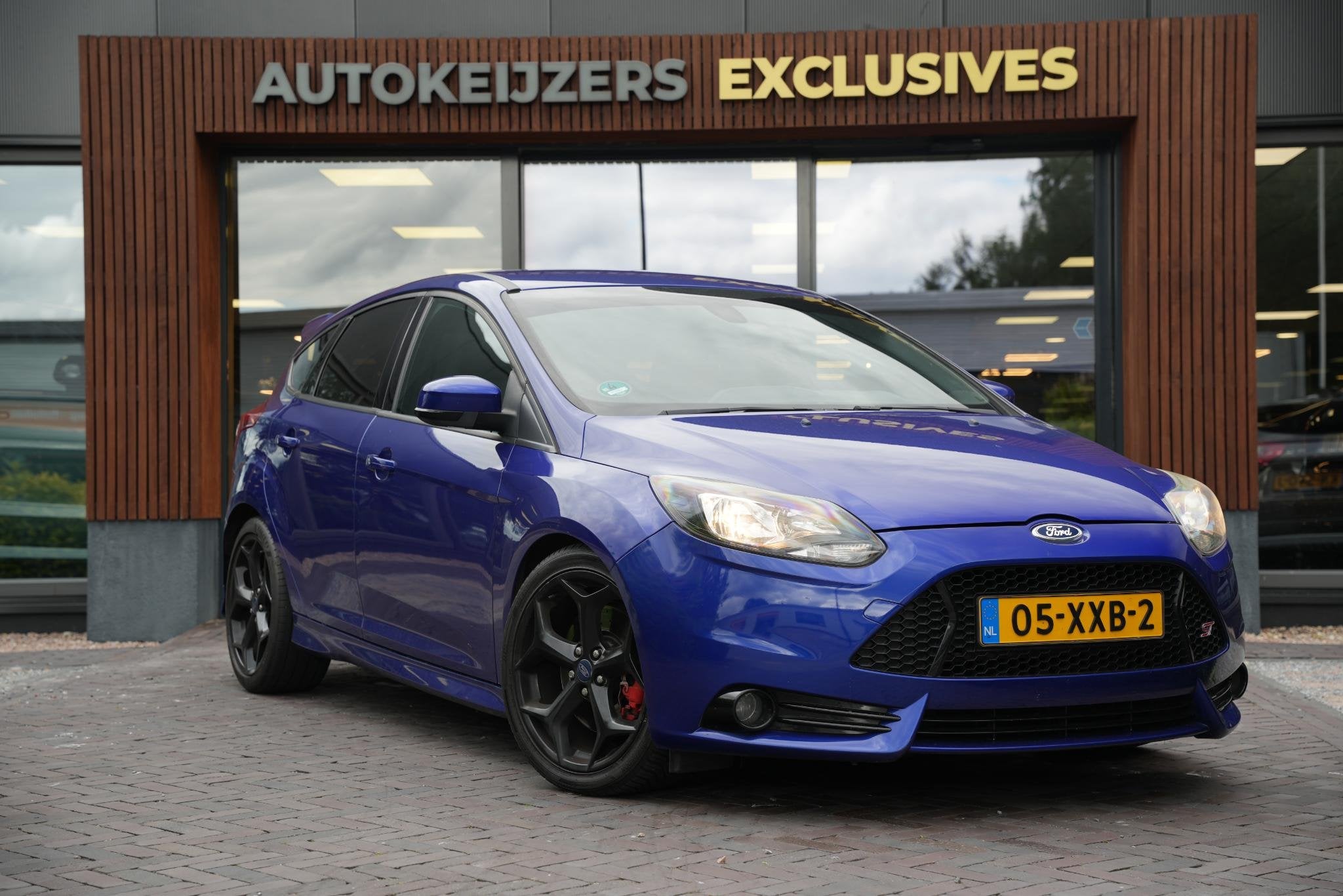 Ford Focus 2.0 EcoBoost ST-2 | 251 PK | Origineel Nederlands, Euro 5, 4 cilinders, Blauw, Handgeschakeld