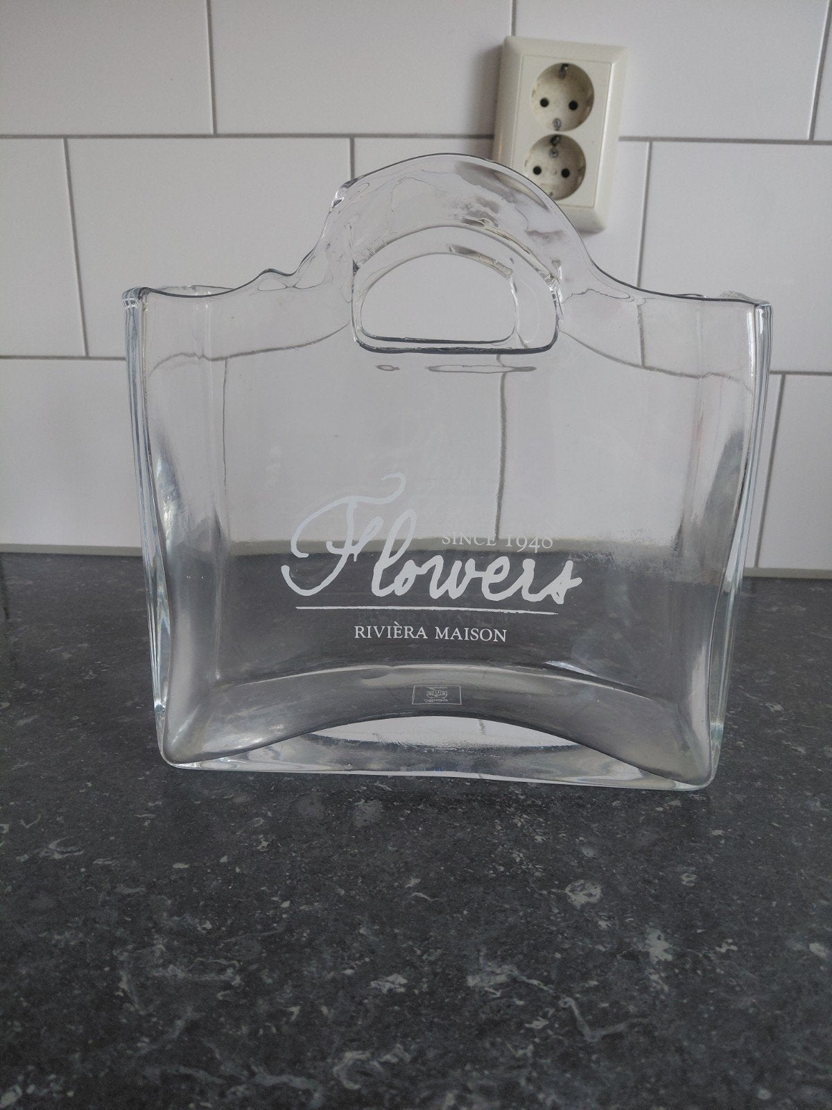 Vaas in tas model van Riviera Maison, Huis en Inrichting, Woonaccessoires | Vazen, Ophalen, Zo goed als nieuw, Glas