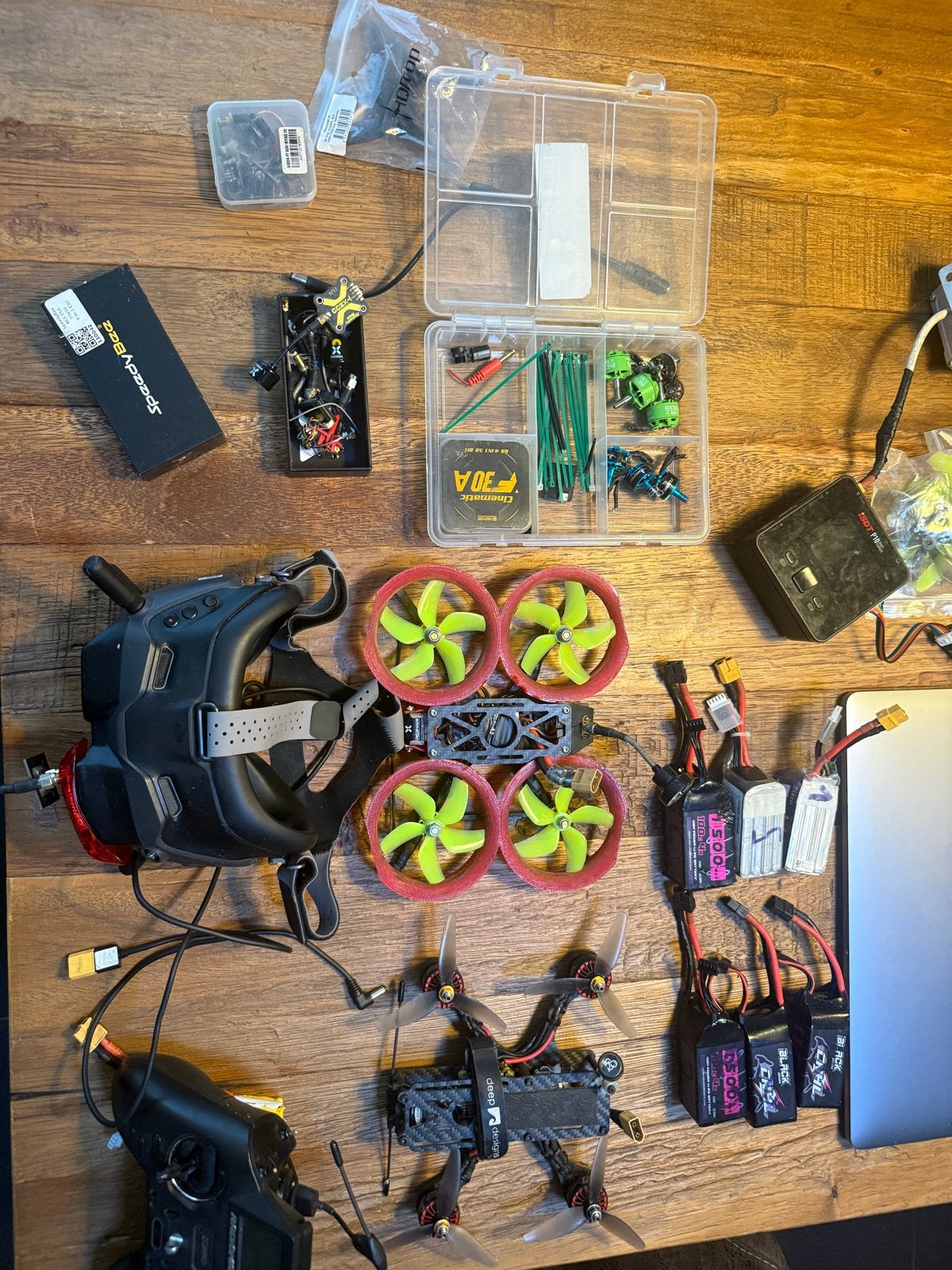 FPV Drone Set: 2 Drones, DJI Goggles, Radiomaster Zorro, Hobby en Vrije tijd, Elektro, Gebruikt, Quadcopter of Multicopter, RTF (Ready to Fly)