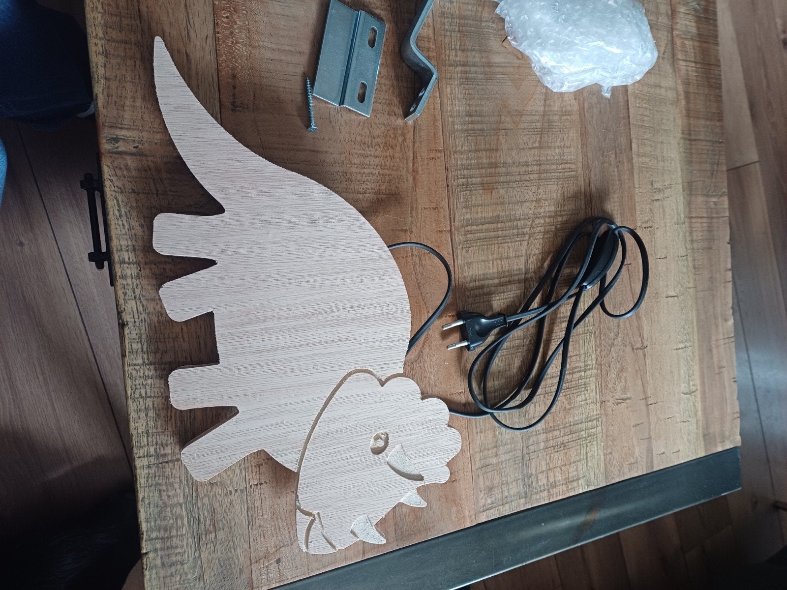 Mooie houten dino nachtlamp - Nieuw in doos, Overige merken, Bruin, Nieuw, Ophalen of Verzenden