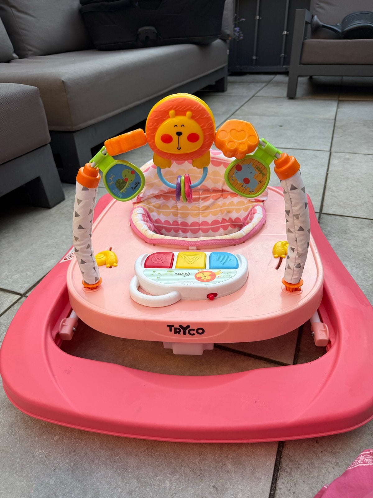 Roze Tryco babywalker met speelgoed en geluid, Kinderen en Baby's, Ophalen of Verzenden, Gebruikt, Overige typen, Met geluid