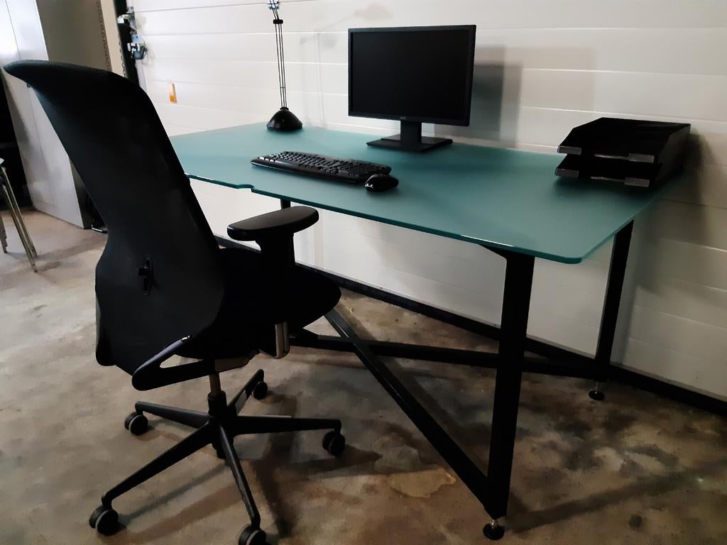 Bureau Industriële met glazen blad, Ophalen, Info@tommysmit.nl, Gebruikt, 180 cm