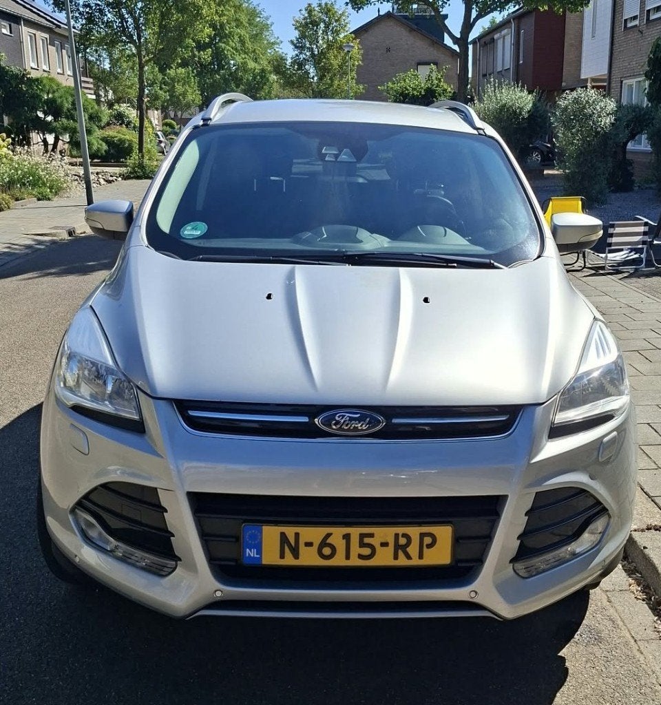 Ford Kuga 1.5 ecoboost  2013 150PK Grijs trekgewicht 2000kg, Auto's, 1596 cc, 15 km/l, Zwart, 4 cilinders