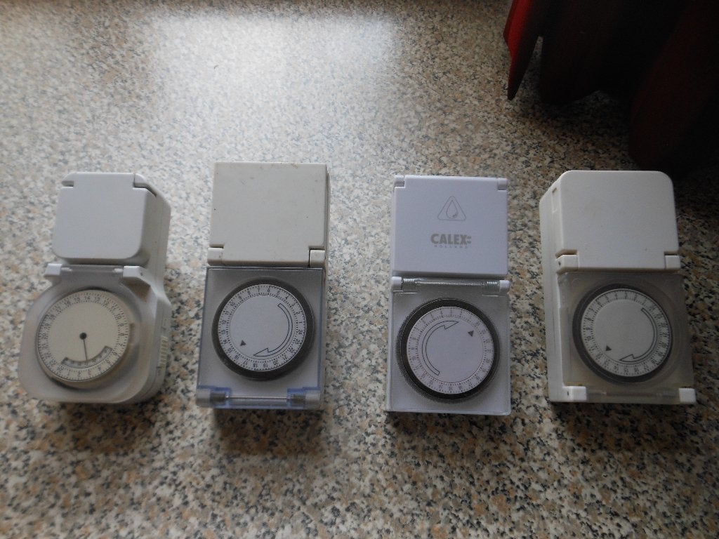 Diverse schakelklokjes / tijdschakelaars (ook los te koop), Ophalen, Gebruikt, Schakelaar