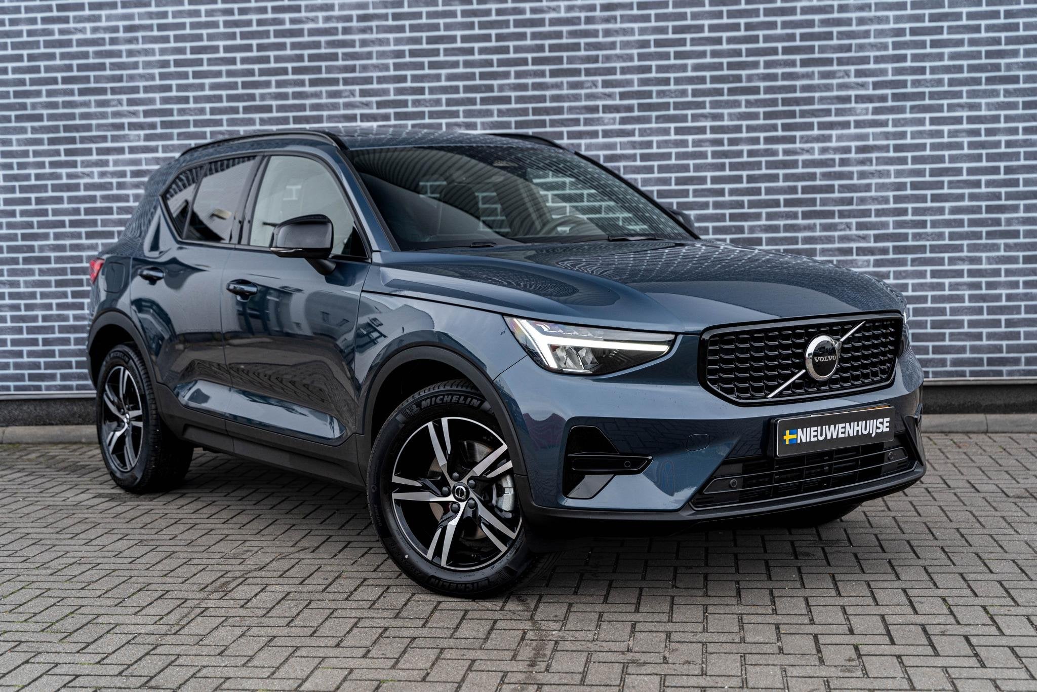 Volvo XC40 2.0 B4 Plus Dark | Trekhaak | Panoramadak | Harma, Auto's, Gebruikt, 4 cilinders, Blauw, Leder en Stof
