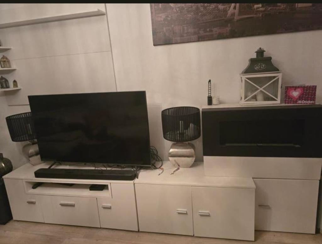 Modern TV meubel met bio-ethanol haard en hoofdbord, Overige materialen, Gebruikt, Ophalen of Verzenden, 200 cm of meer