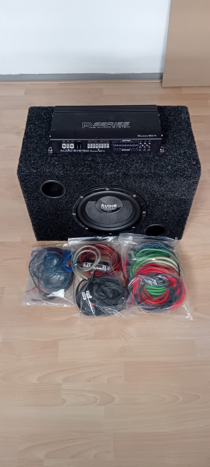 Audio System R-Series Subwoofer met Versterker en Kabels, Ophalen, Gebruikt