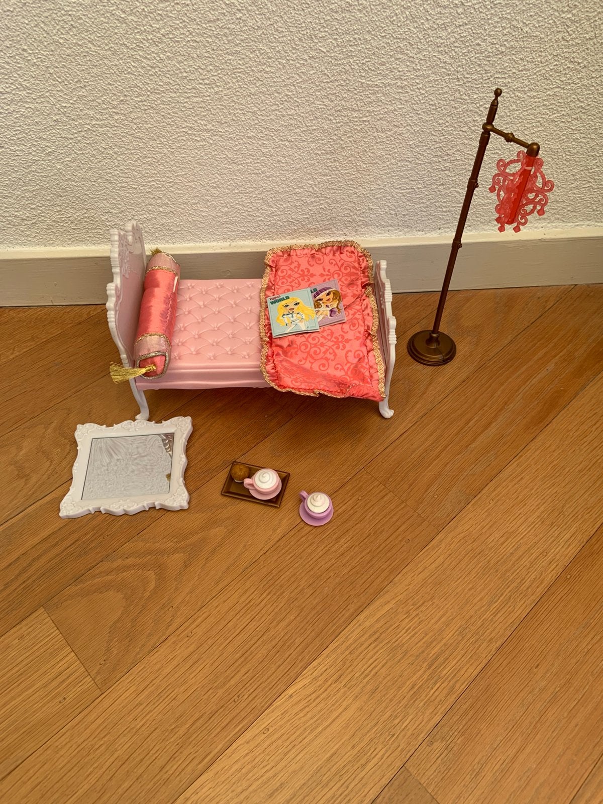 Bratz World House Bed Set MGA, Verzamelen, Ophalen of Verzenden, Zo goed als nieuw, Accessoires