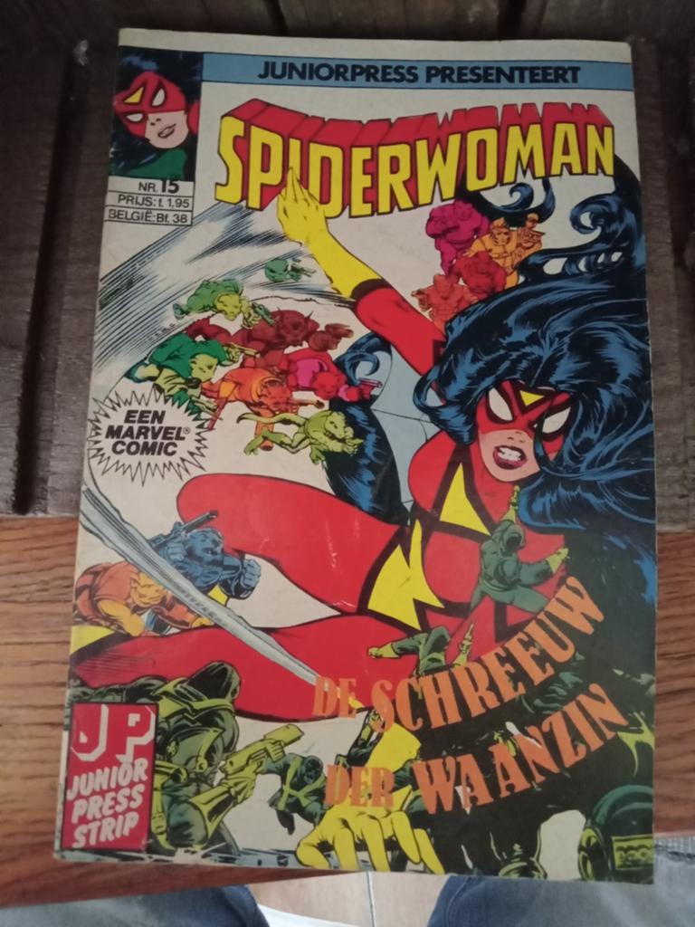 Marvel Superhelden 14 & Spiderwoman 15 - Juniorpress, Meerdere stripboeken, Ophalen of Verzenden, Gelezen, Stan Lee