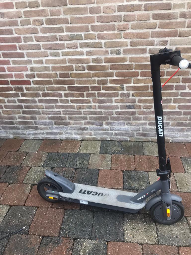 Ducati Pro-I Evo Elektrische Step, Ophalen of Verzenden, Zo goed als nieuw, Elektrische step (E-scooter)