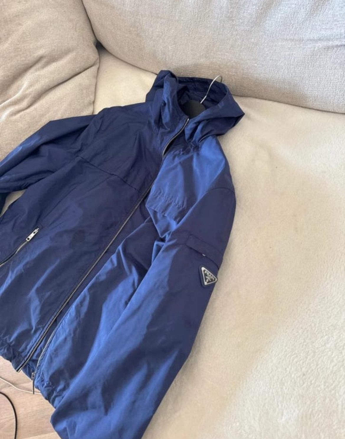 Prada Re-Nylon Jas Maat M - Origineel, Ophalen of Verzenden, Zo goed als nieuw, Maat 48/50 (M), Blauw