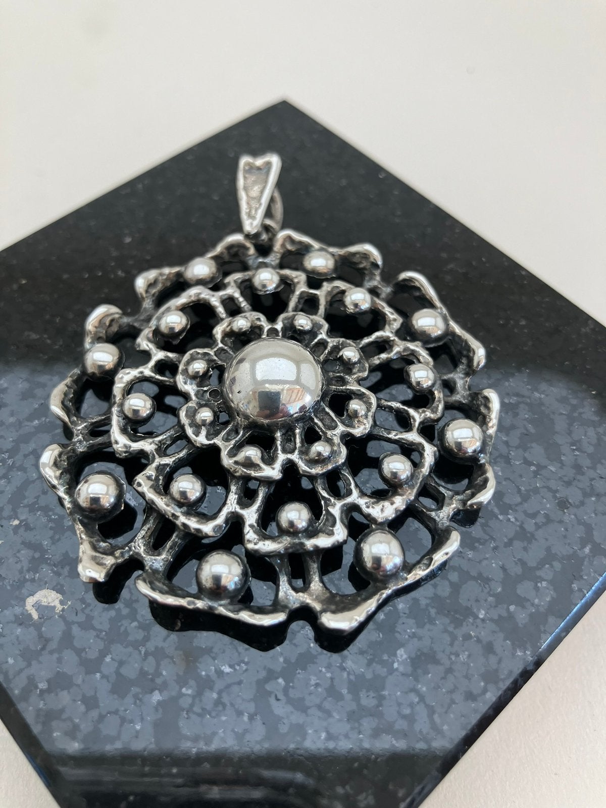 Grote brutalistische hanger, Ophalen of Verzenden, Zo goed als nieuw, Zilver