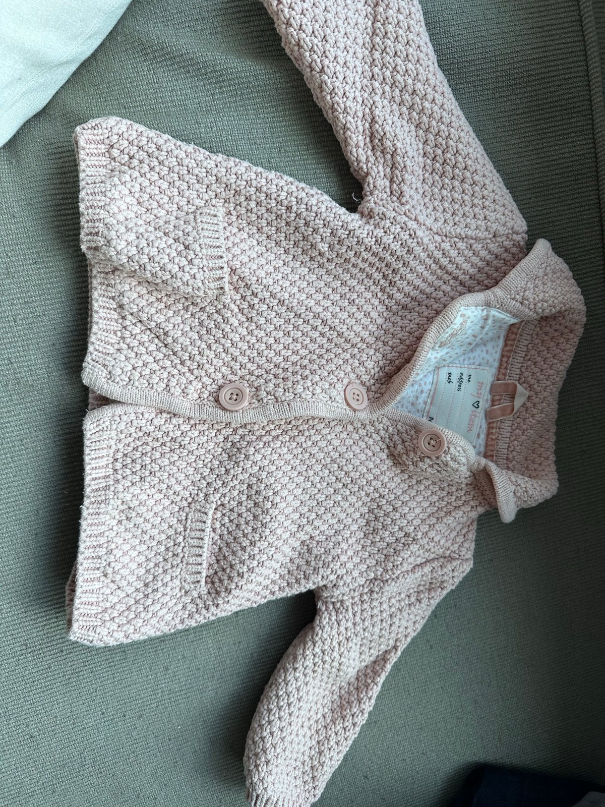 Roze gebreid vestje voor baby's, Kinderen en Baby's, Babykleding | Overige, Ophalen, Zo goed als nieuw, Meisje