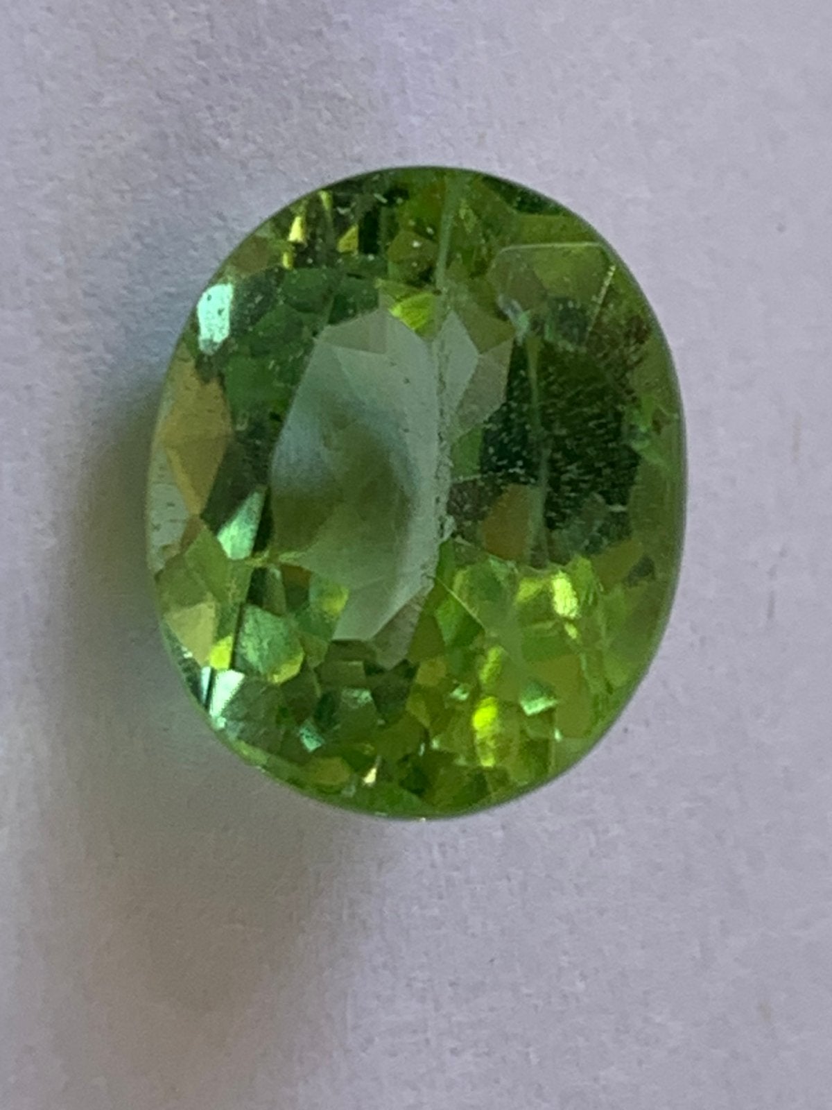 Prachtige peridot olivijn 4,99 crt met certificaat, Ophalen of Verzenden, Zo goed als nieuw