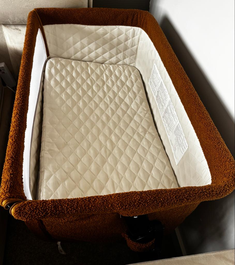 Comfortabel babywiegje - bruin met matras, Kinderen en Baby's, Babywiegjes en Ledikanten, Ophalen, Gebruikt, Wieg