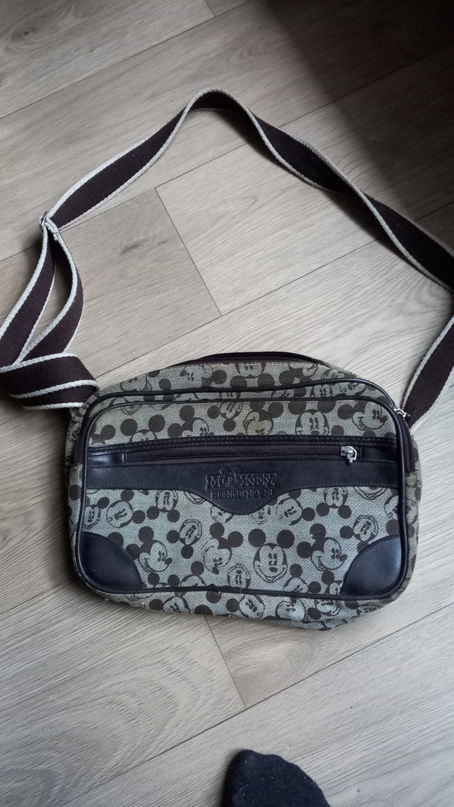 Mickey mouse tas. Bruin beige.
Bruin beige., Ophalen of Verzenden, Zo goed als nieuw, Beige