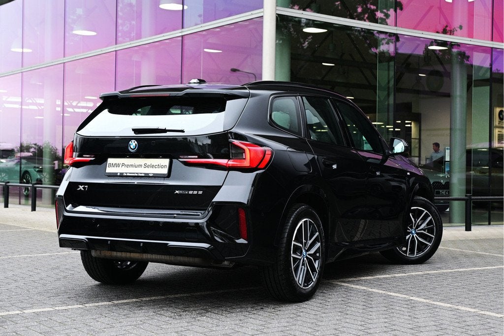 BMW X1 xDrive25e M Sport Automaat / Sportstoelen / Comfort A, Auto's, BMW, 136 pk, Gebruikt, Zwart, Met garantie (alle)