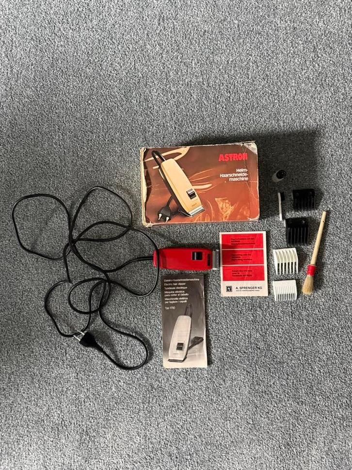 Vintage ASTRON Haarscheidemaschine met accessoires, Witgoed en Apparatuur, Ophalen of Verzenden, Gebruikt, Scheren en Epileren
