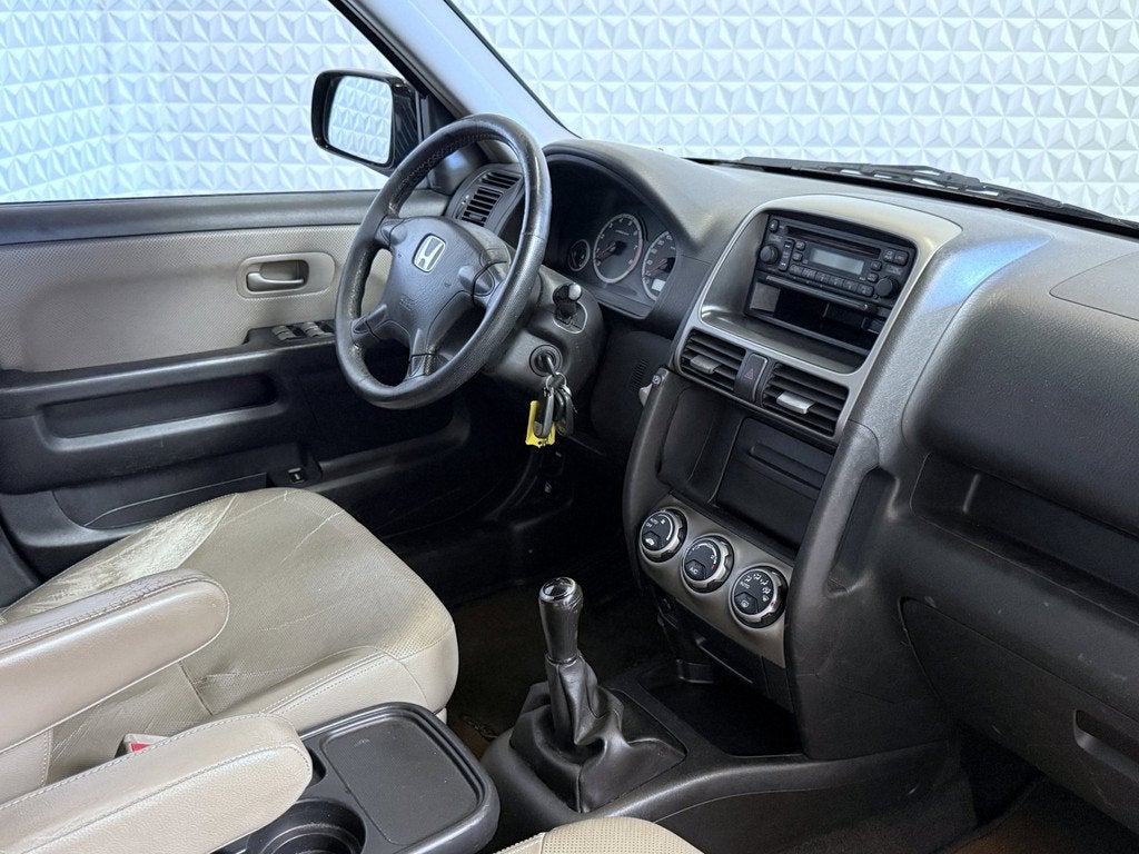 Honda CR-V 2.0i Executive 4WD 4X4 AIRCO én TREKHAAK (2004), Auto's, Honda, 1998 cc, 4 cilinders, 150 pk, Zwart