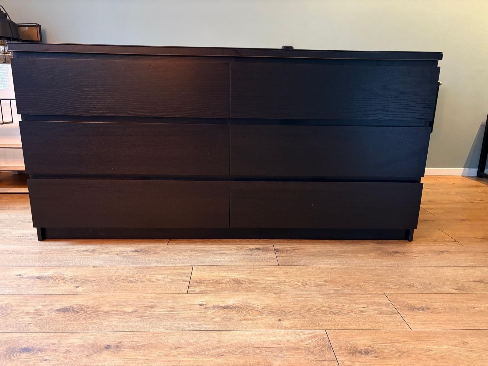 Zwarte ladekast malm met 6 laden - Zo goed als nieuw, Huis en Inrichting, Overige houtsoorten, 5 laden of meer, 150 tot 200 cm