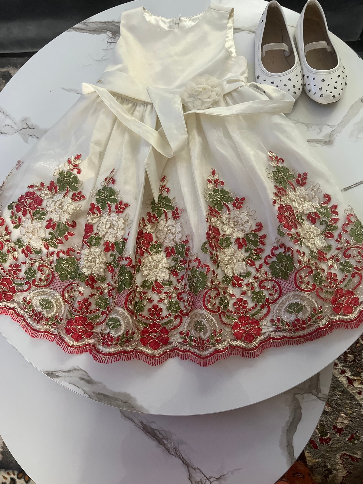 Prachtige feestjurk voor meisjes met borduursel, Kinderen en Baby's, Ophalen, Zo goed als nieuw, Meisje