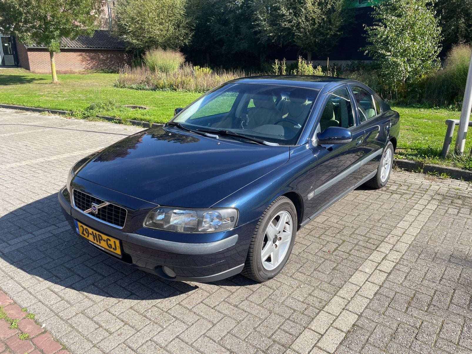 Volvo S60 2.4 140PK AUT 2001 Blauw, Auto's, Blauw, S60, 2435 cc, Trekhaak