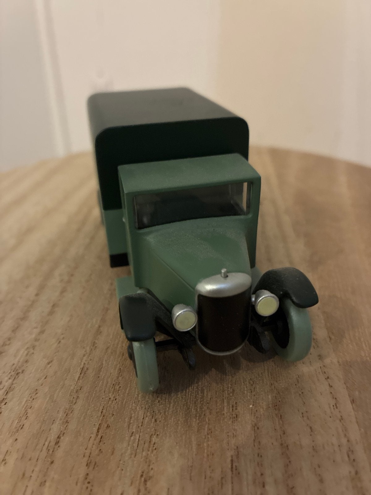 Vintage modelauto vrachtwagen met figuur, Ophalen of Verzenden, Gebruikt