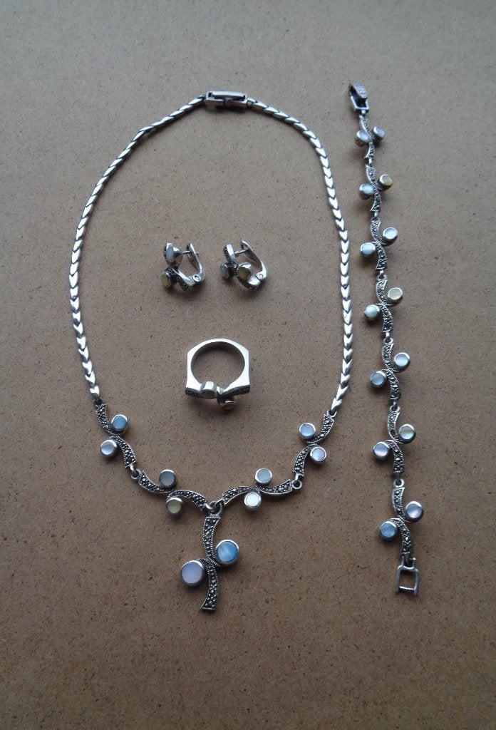 zilveren set met parelmoer en makasiet [1123], Met kristal, Verzenden, Zo goed als nieuw, Zilver
