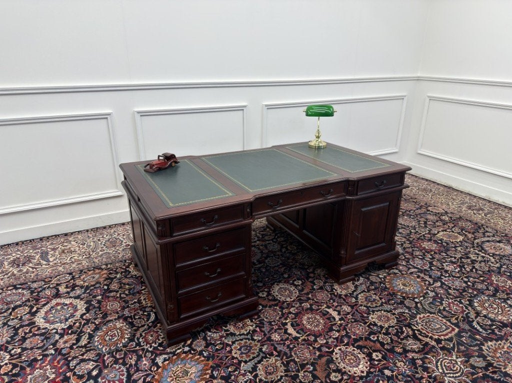 Klassiek Engels Chesterfield Bureau Partnerdesk, Antiek en Kunst, Antiek | Kantoor en Zakelijk, Ophalen