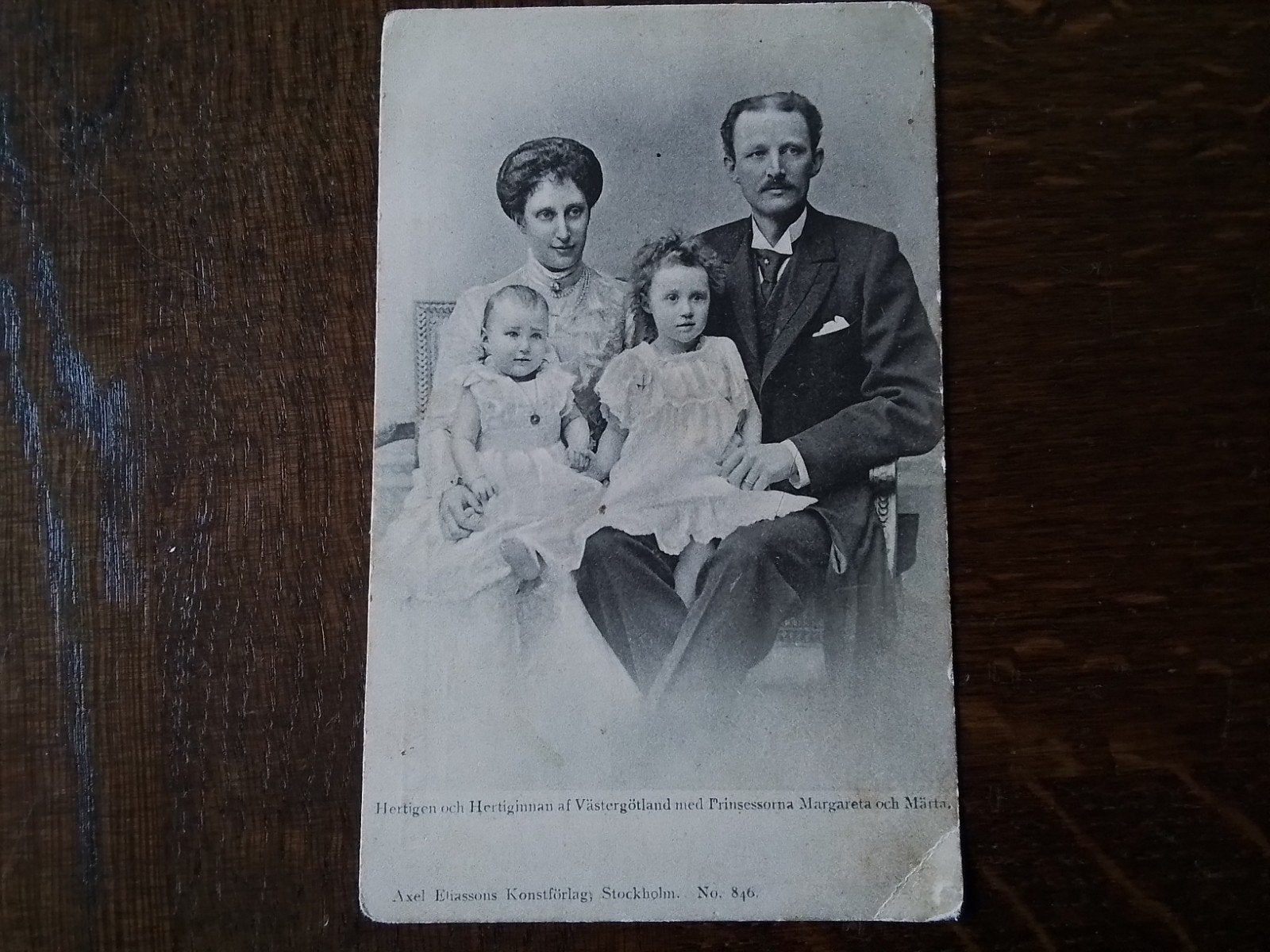 Carl en Ingeborg met Margareta en Märtha., Verzamelen, Ophalen of Verzenden, Zo goed als nieuw, Buitenland, Kaart, Foto of Prent