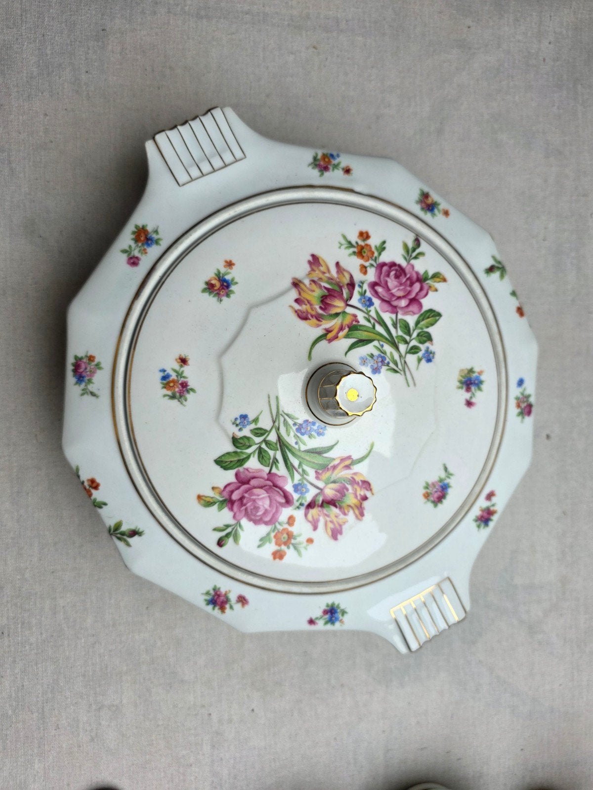 Prachtige schaal met deksel mooi bloem decor, Antiek en Kunst, Antiek | Servies los, Ophalen of Verzenden