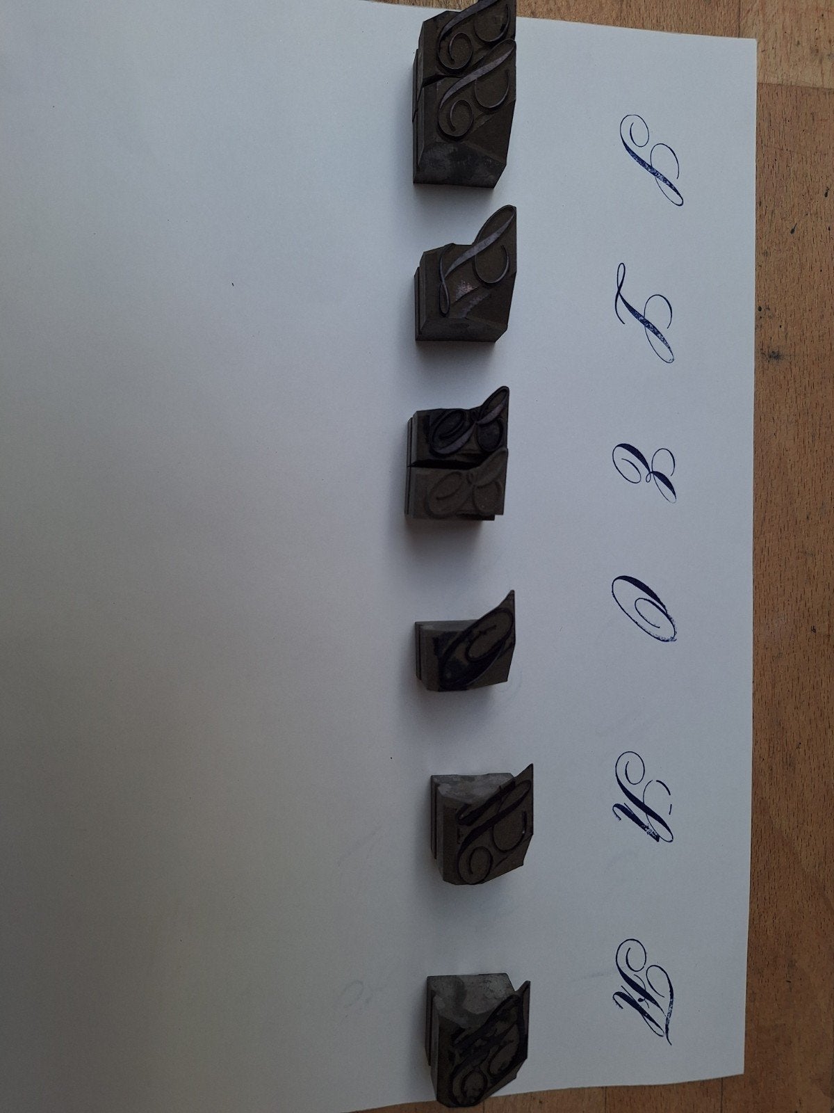 Paar prachtige antieke loden drukletters, Ophalen of Verzenden