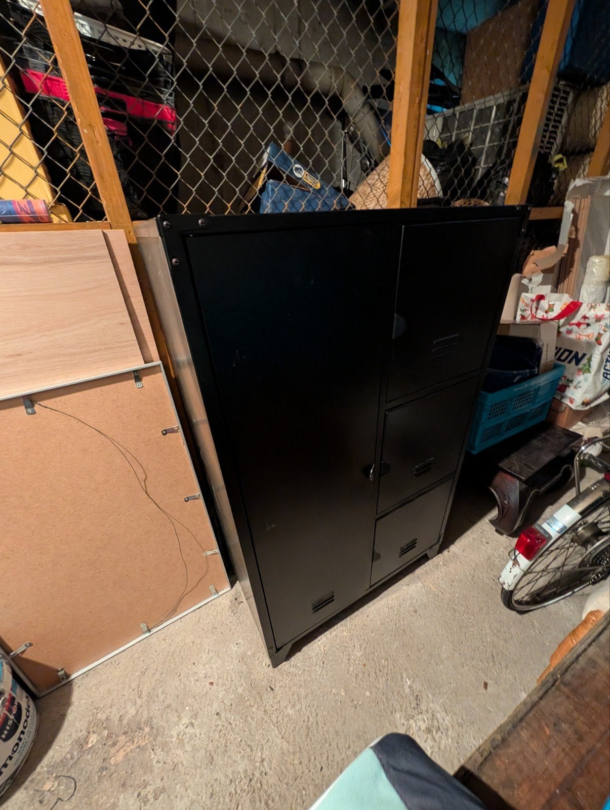 Zwarte metalen locker kast met meerdere vakken, Huis en Inrichting, Ophalen, Gebruikt, Industrieel