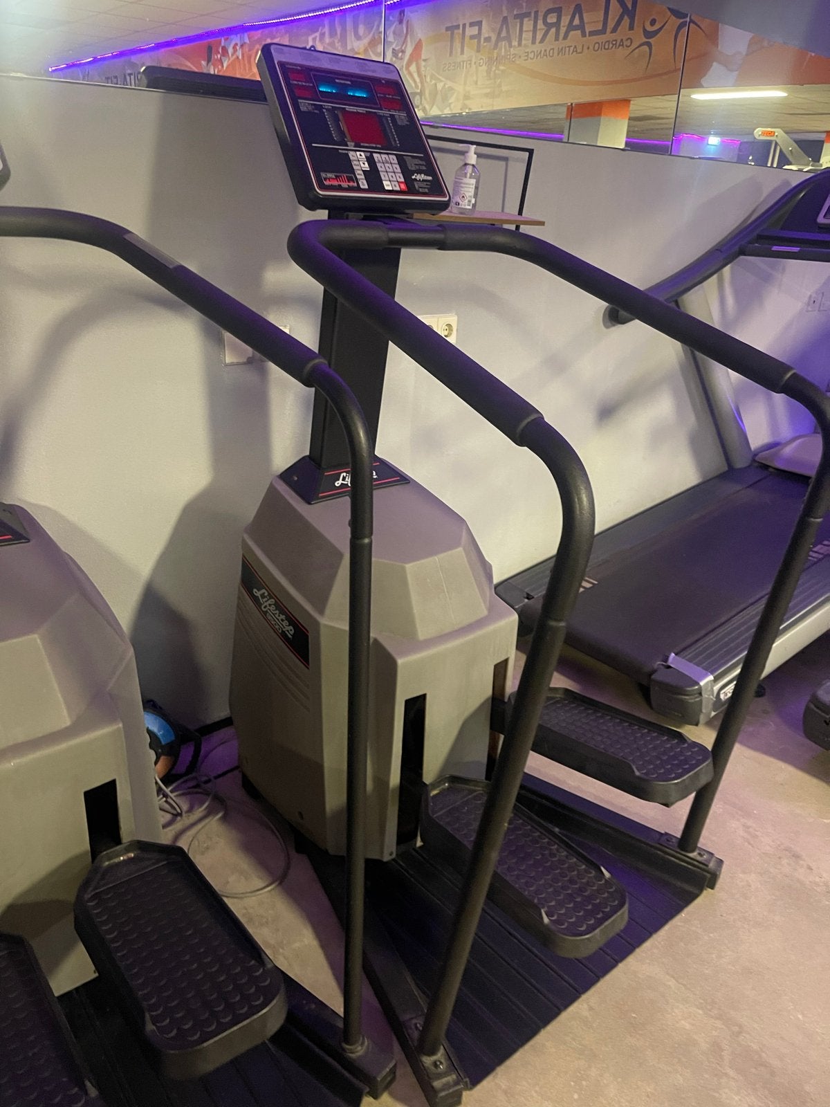 Foto 7 van Diverse fitnessapparatuur: hometrainer, crosstrainer, stepap
