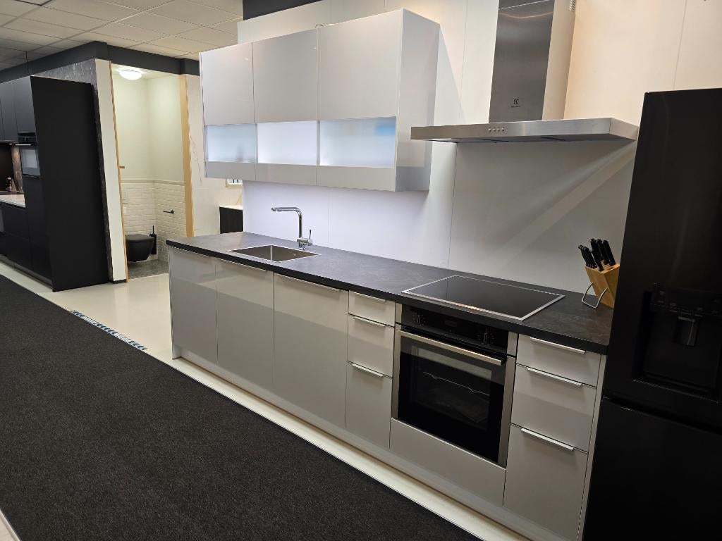 Showroom keuken Artego Eco Glans Zijdegrijs., Huis en Inrichting, Keuken | Complete keukens, Ophalen, Nieuw, Enkelwandige keuken