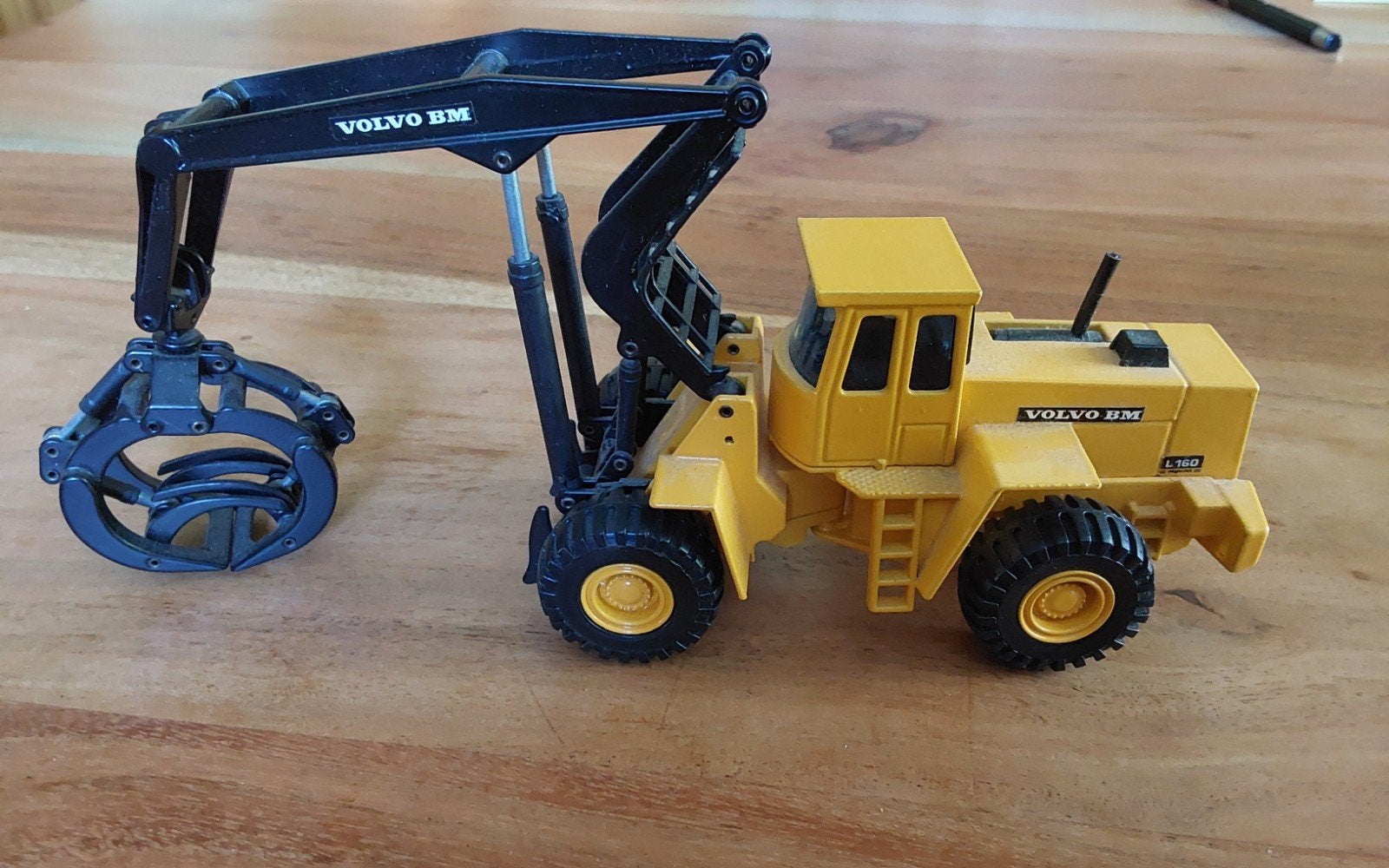 Model.joal schaal 1: 50 volvo bml 160 boomstammen grijper, Ophalen of Verzenden, Zo goed als nieuw
