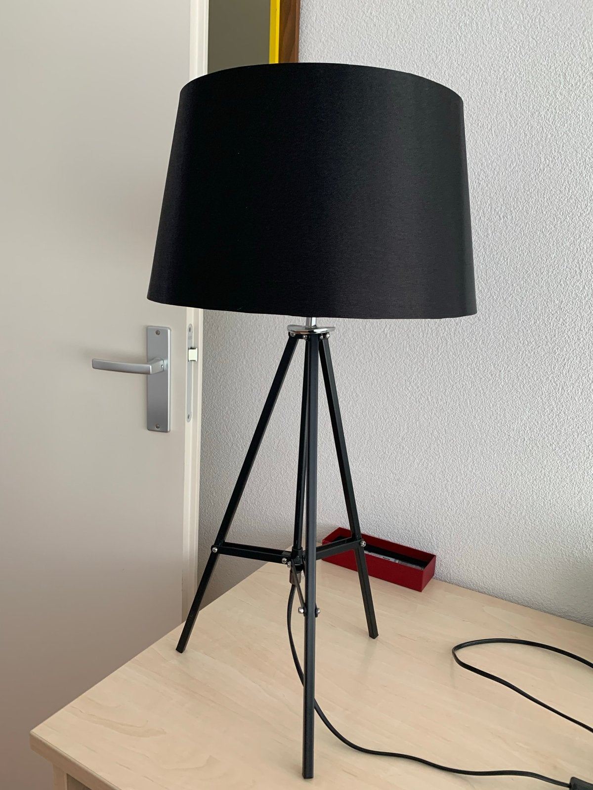 Nieuwe zwarte tafellamp met tripod onderstel, Overige merken, Nieuw, Sfeerlamp, Metaal