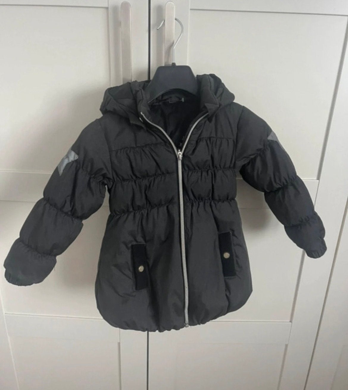 Molo Winterjas Maat 98 - Zwart met Sterren, Ophalen of Verzenden, Zo goed als nieuw, Jongen of Meisje, Jas