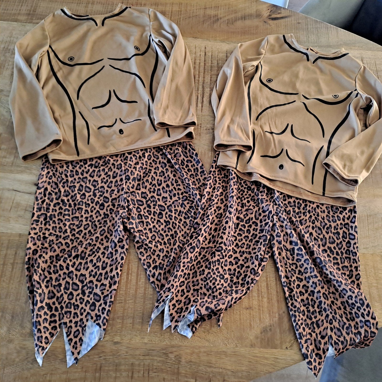Tarzan verkleedpakjes (tweeling) - Maat 110-116, Kinderen en Baby's, Ophalen of Verzenden, Zo goed als nieuw, 110 t/m 116, Jongen of Meisje