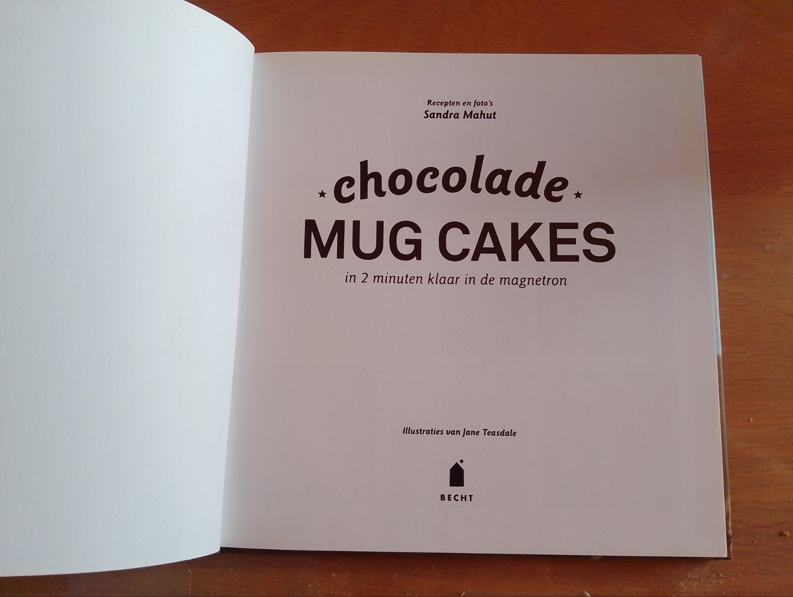Chocolade Mug Cakes - In 2 minuten klaar in de magnetron, Boeken, Taart, Gebak en Desserts, Sandra Mahut, Ophalen of Verzenden