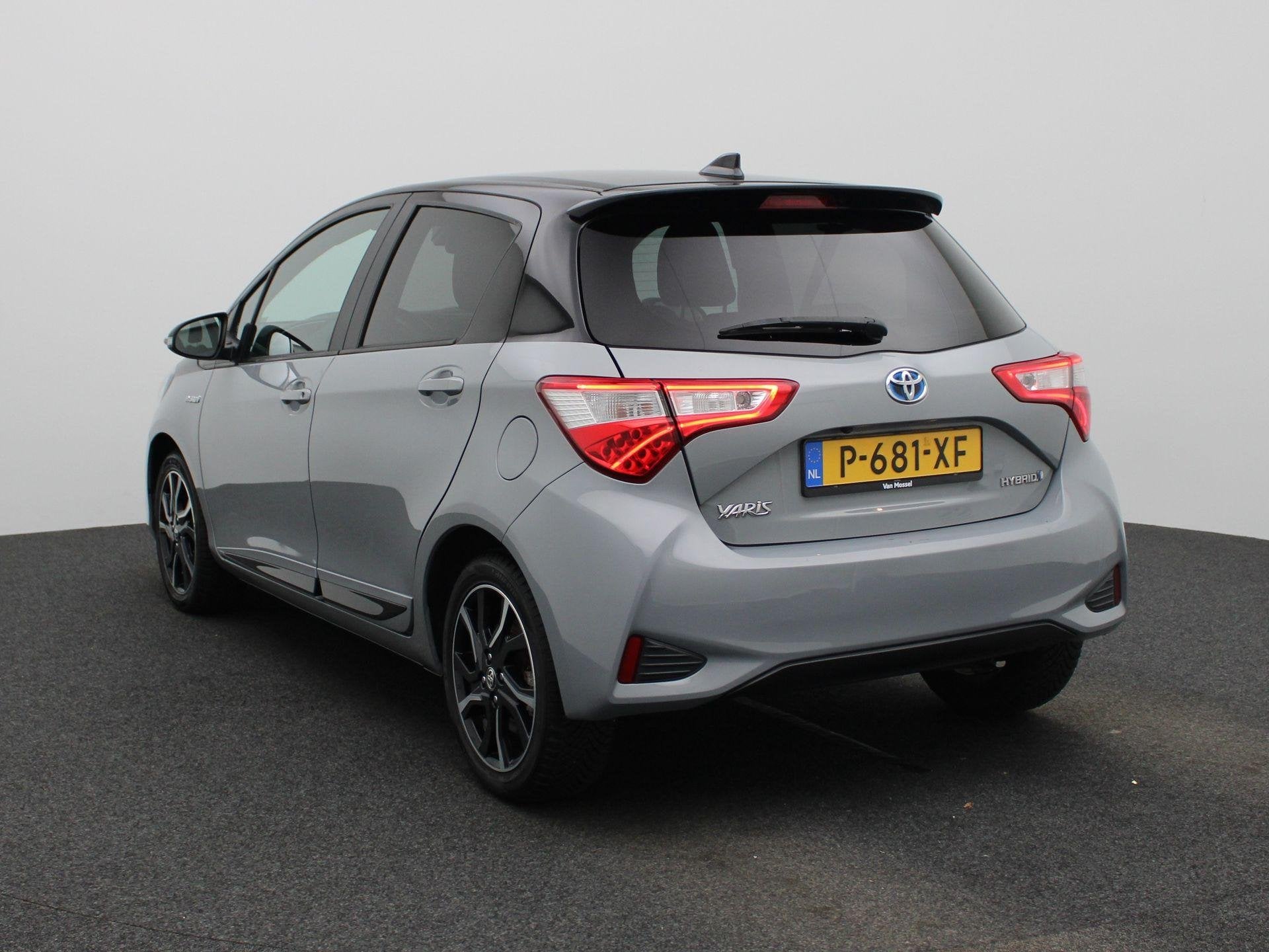 Toyota Yaris 1.5 Hybrid Design Red | Automaat | Achteruitrij, Auto's, 12 maanden, Gebruikt, Euro 6, 4 cilinders