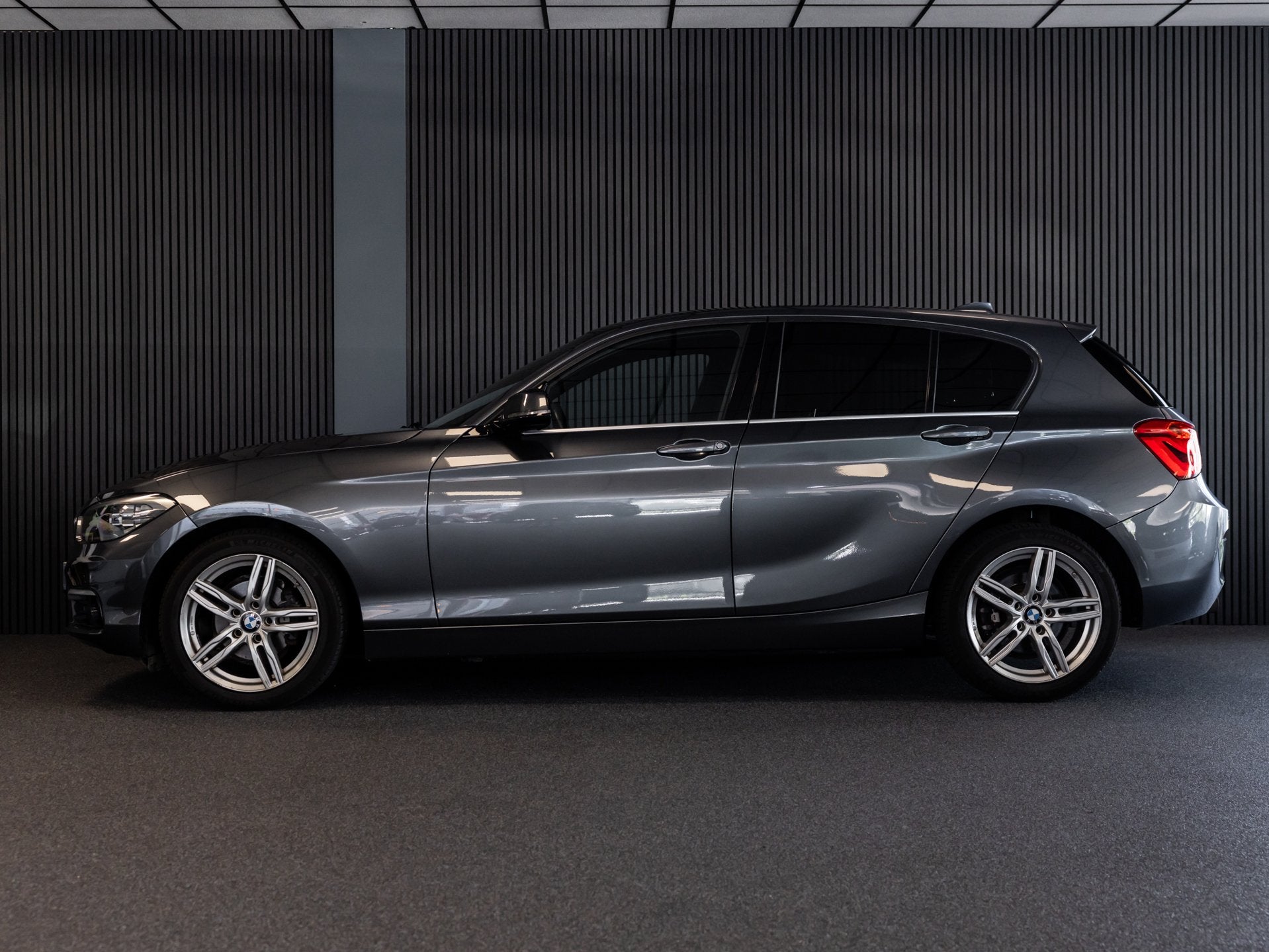 BMW 1-serie 118i Sport l AUT.l CAM.l NAV l XENON l CLIMA l D, Auto's, BMW, Automatische klimaatregeling, Gebruikt, 4 cilinders